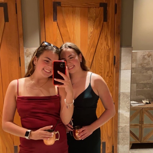 Meet the Swanny sisters! - Picture 1 of 1